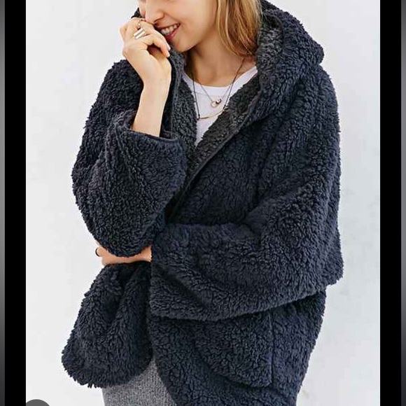 Urban Outfitters Reversible Sherpa Sweater - Picture 1 of 5